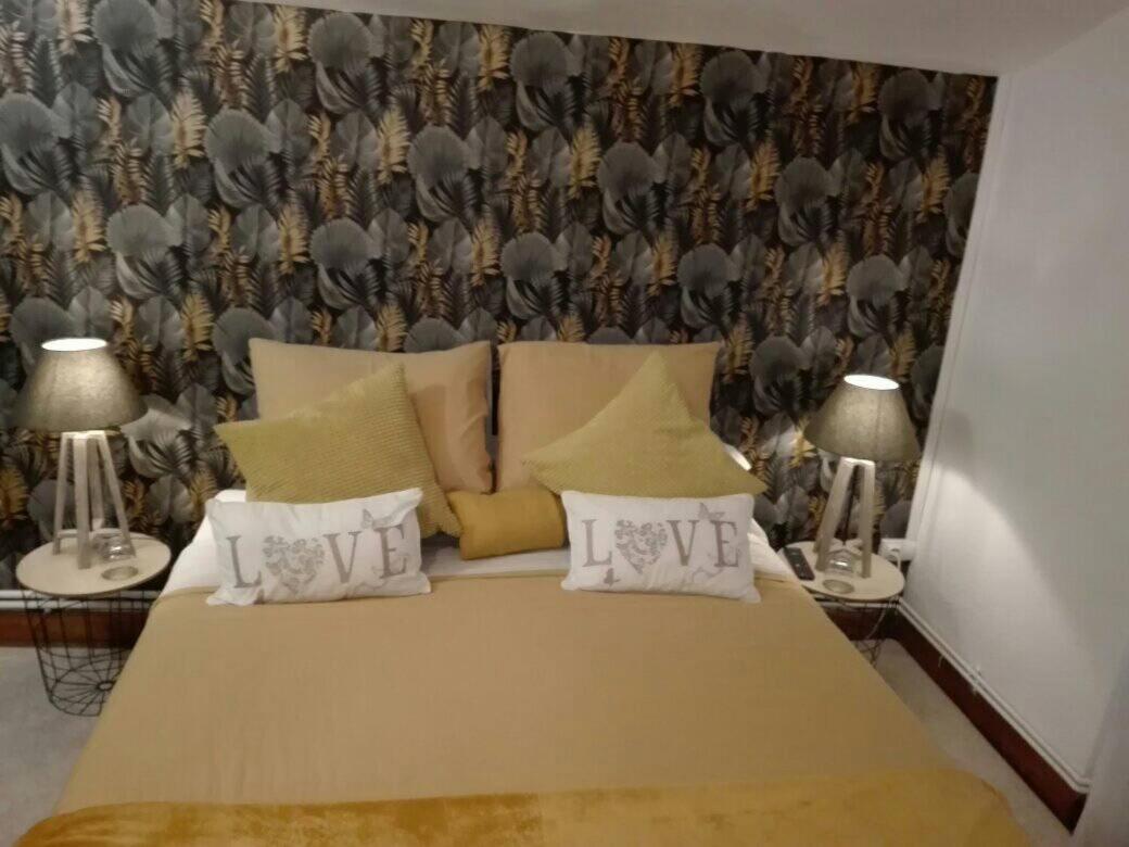 L'esquilon Chambre d'hôte Acomodação com café da manhã Thiat Exterior foto